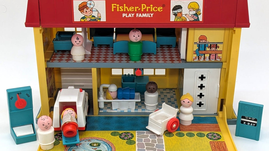 What Pieces Came with the Children's Hospital #931 Fisher Price Set?