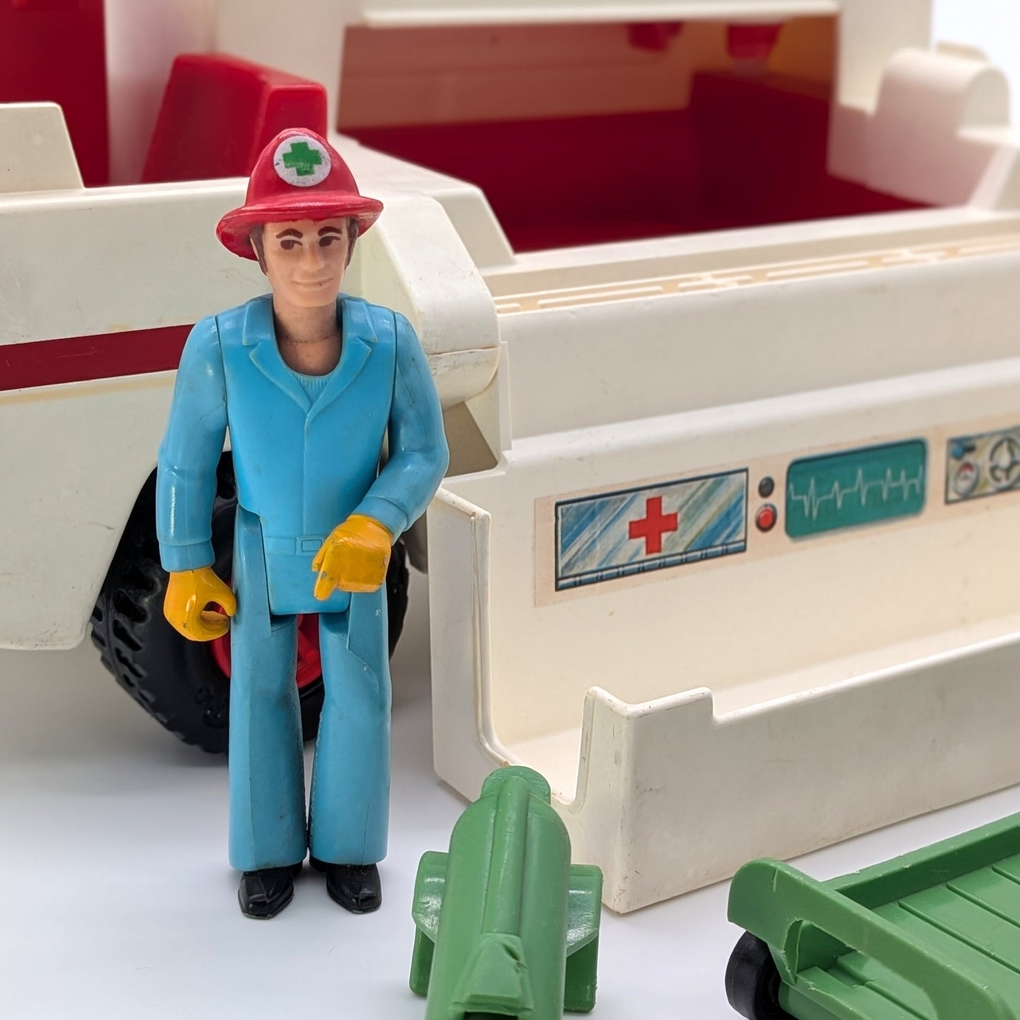 Emergency Rescue Truck 303 Playset - Fisher Price Adventure People