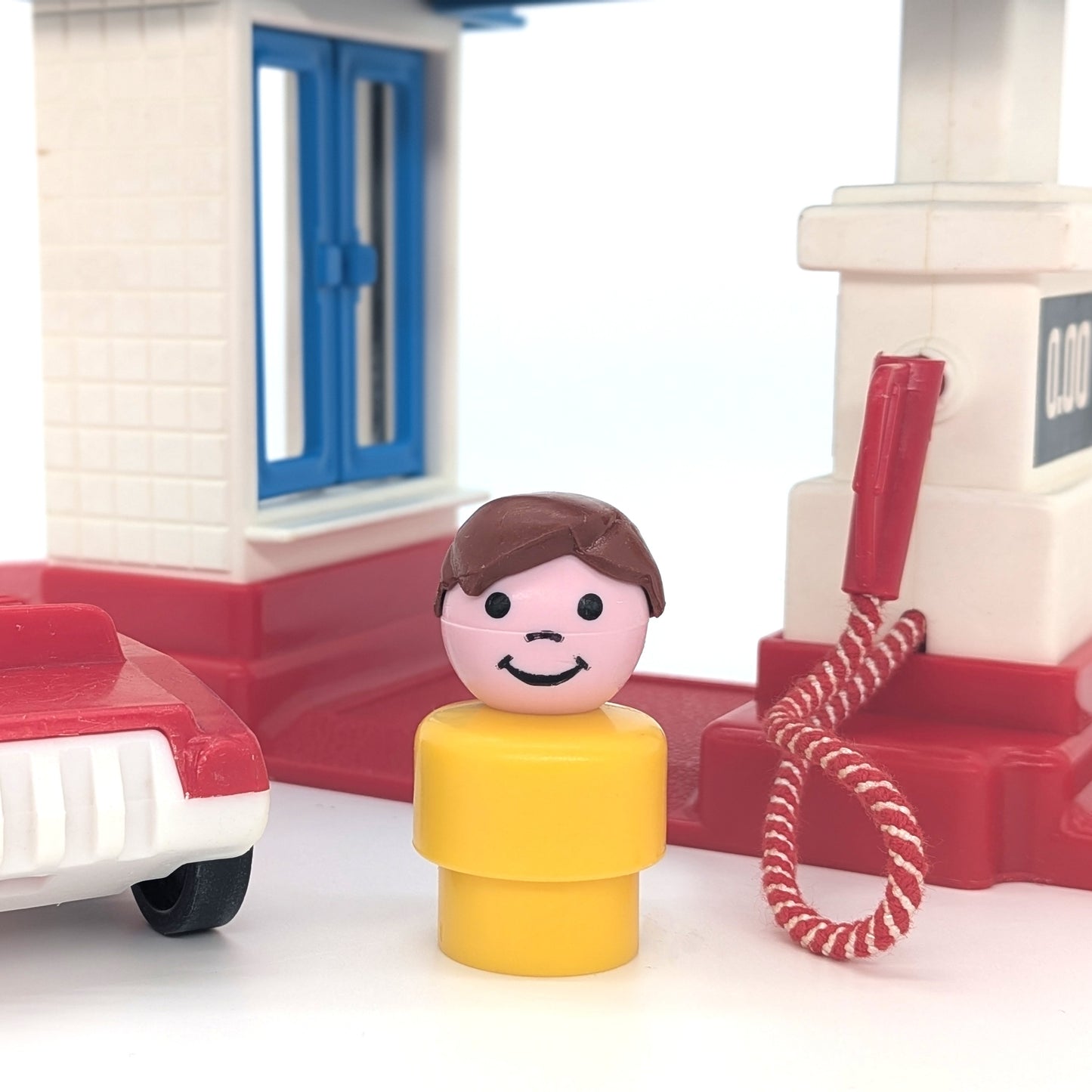 Drive-Up Gas Station 2455 Playset - Fisher Price Little People