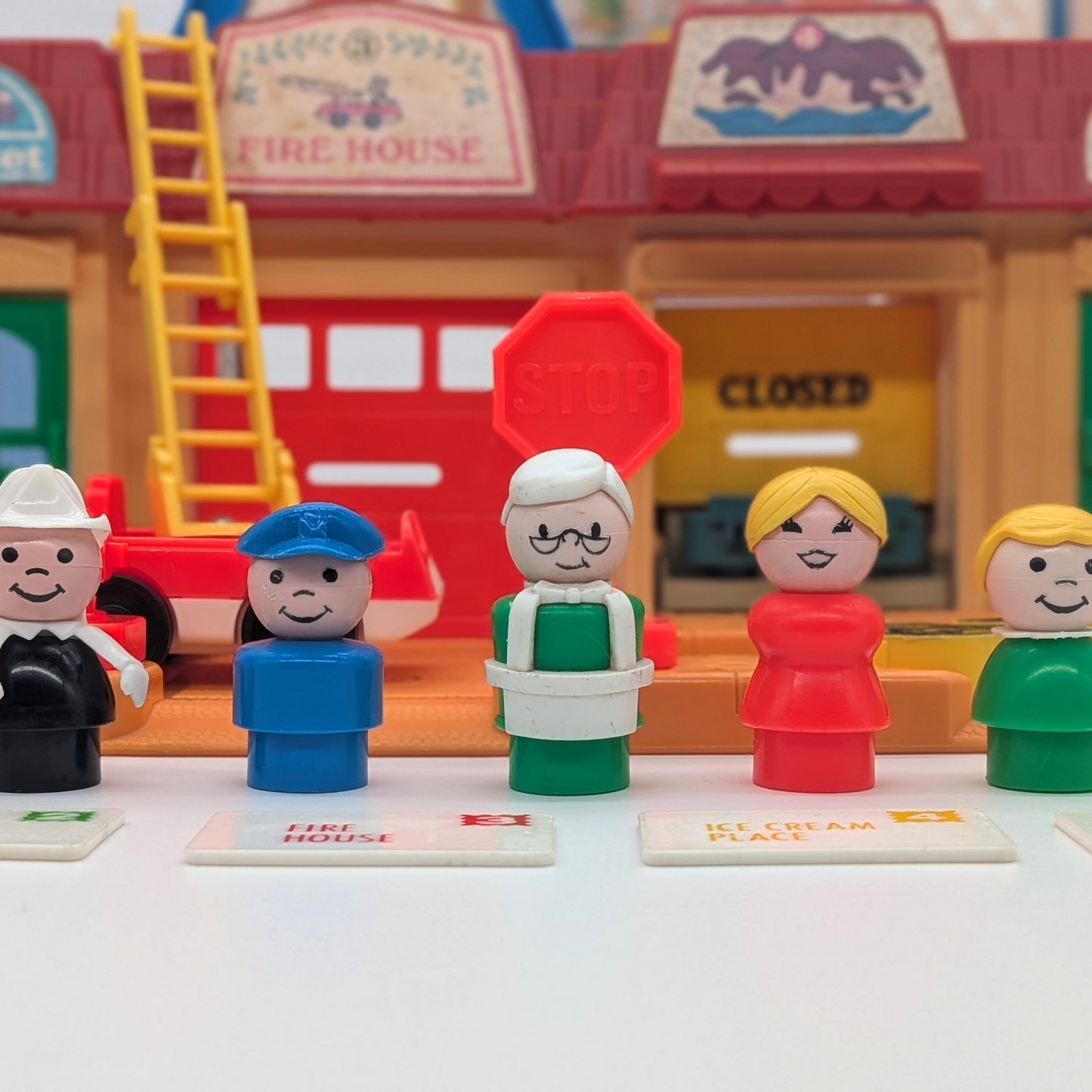 Main Street 2500 Playset - Fisher Price Little People
