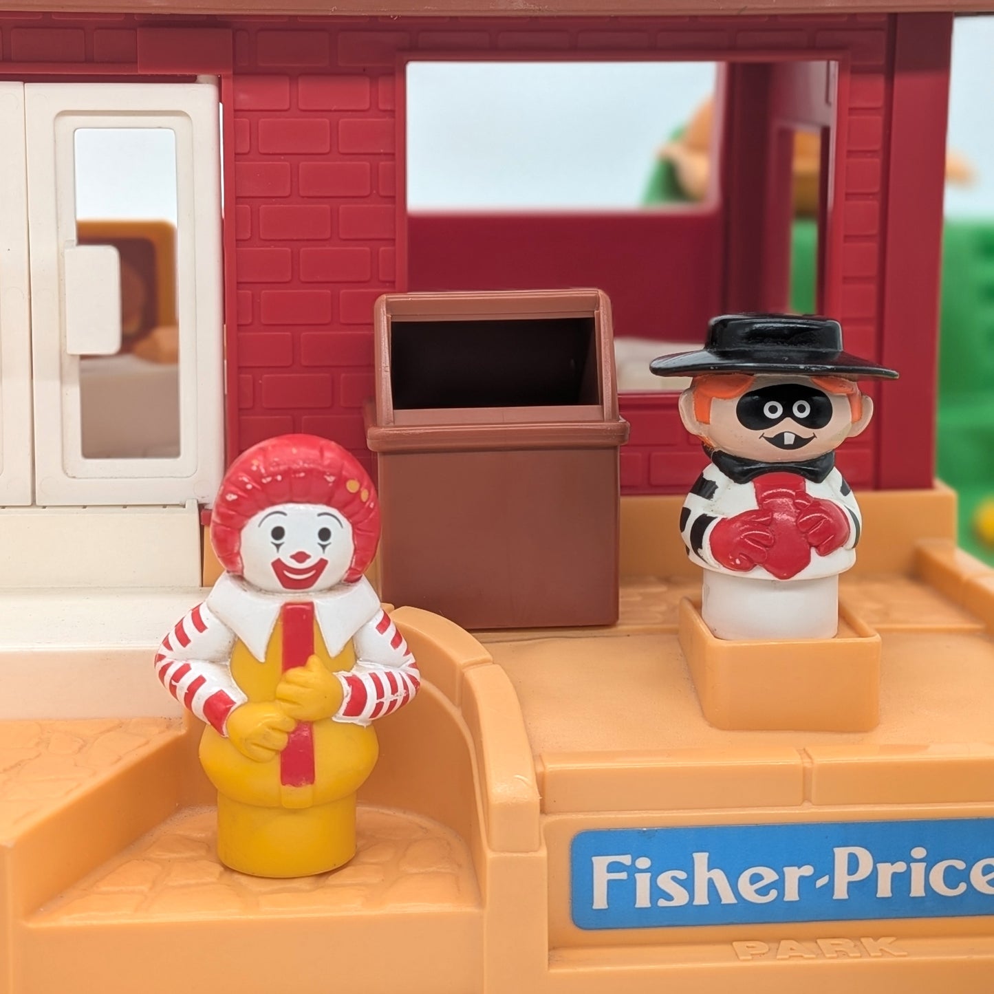 McDonald's Restaurant #2552 Playset - Fisher Price Little People