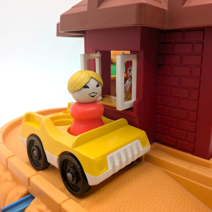 McDonald's Restaurant #2552 Playset - Fisher Price Little People