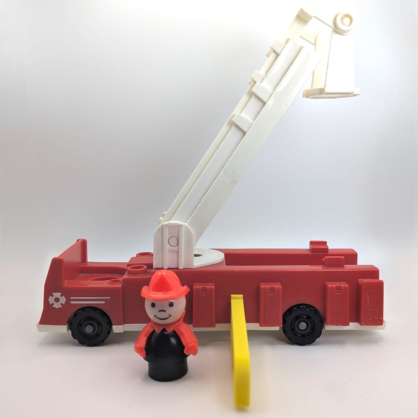 Little Trucks Fire Engine Rig 346 Playset - Fisher Price Little People