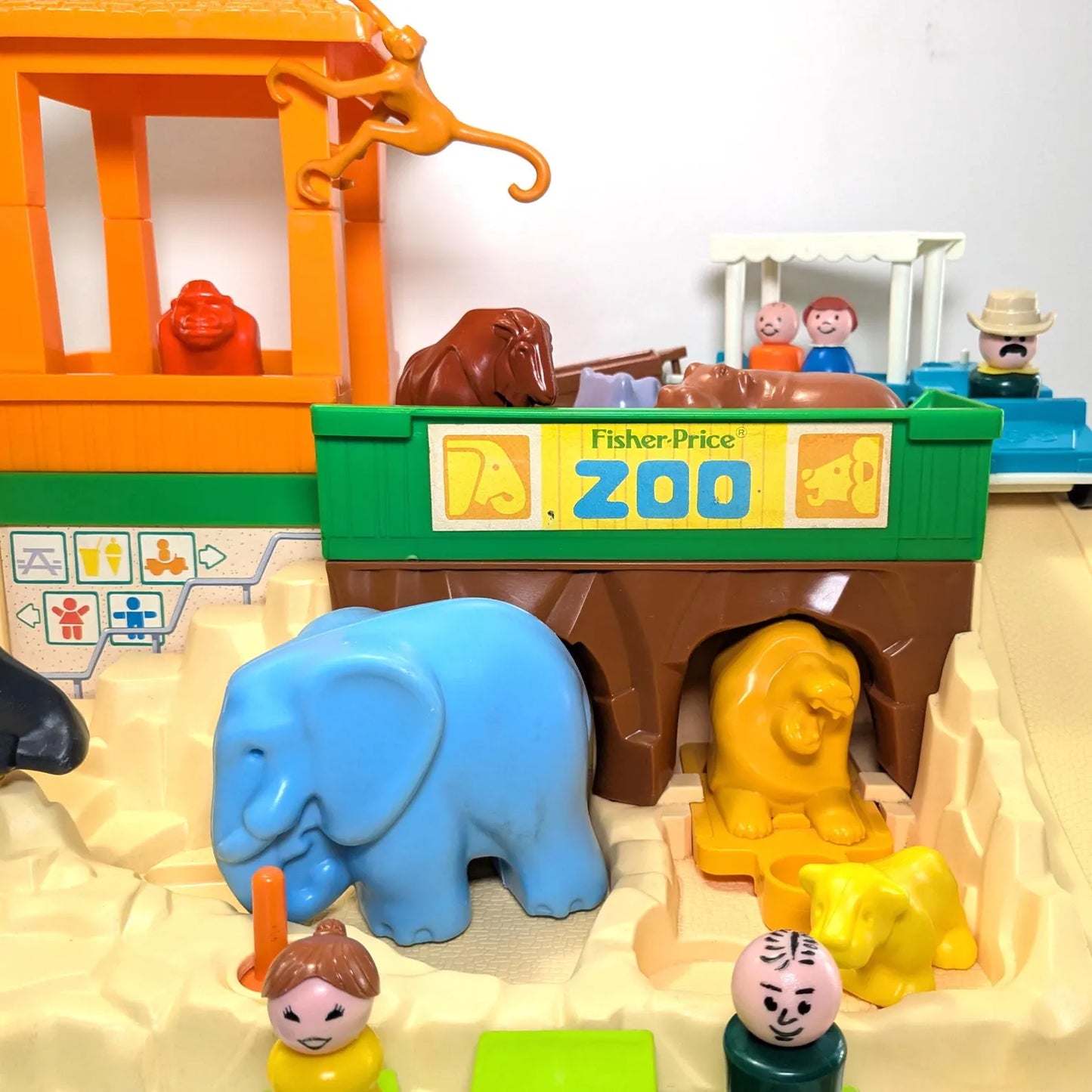 Zoo 916 Playset - Fisher Price Little People