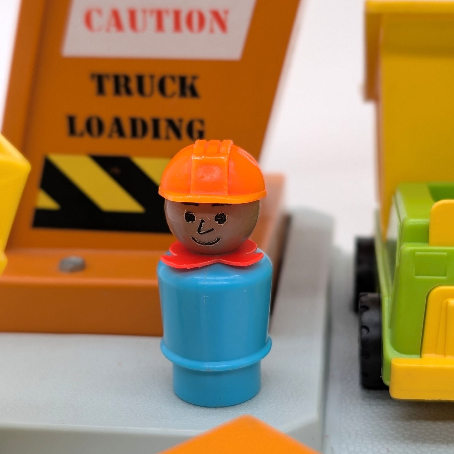 Lift & Load Depot 942 Playset - Fisher Price Little People