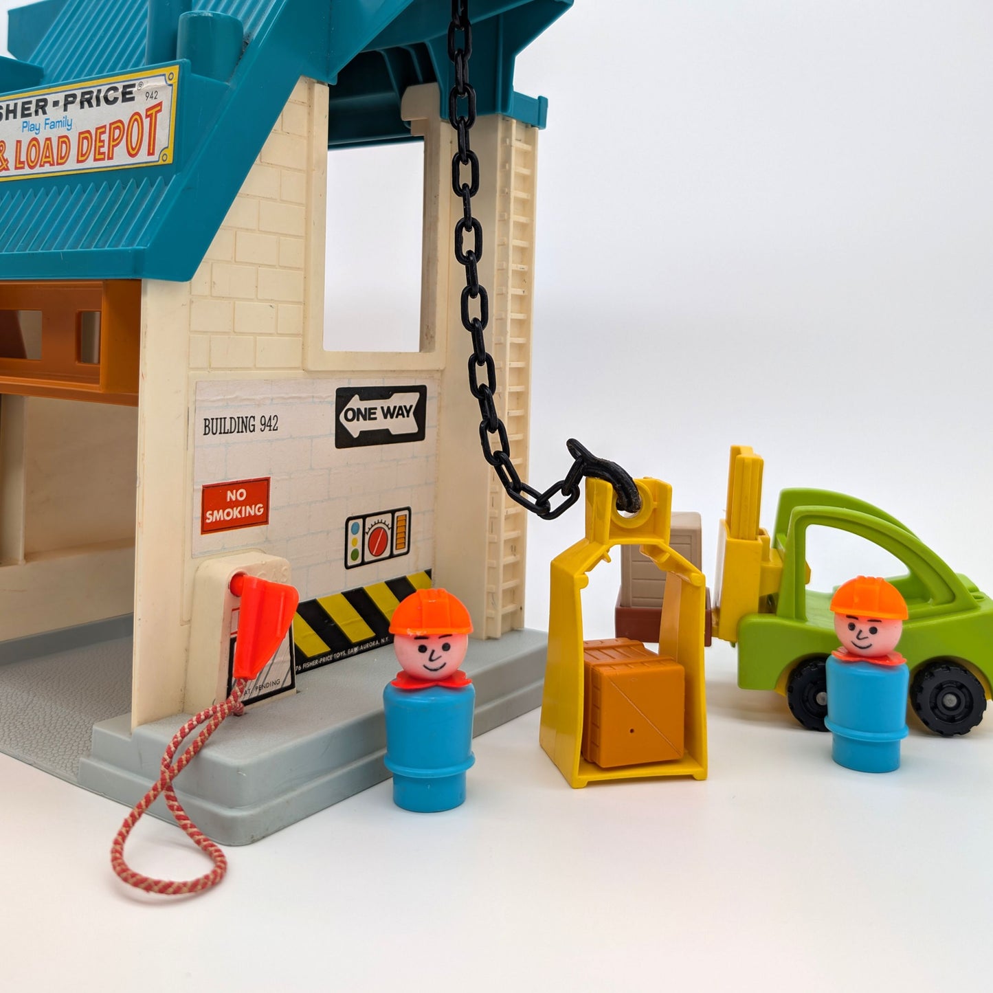 Lift & Load Depot 942 Playset - Fisher Price Little People