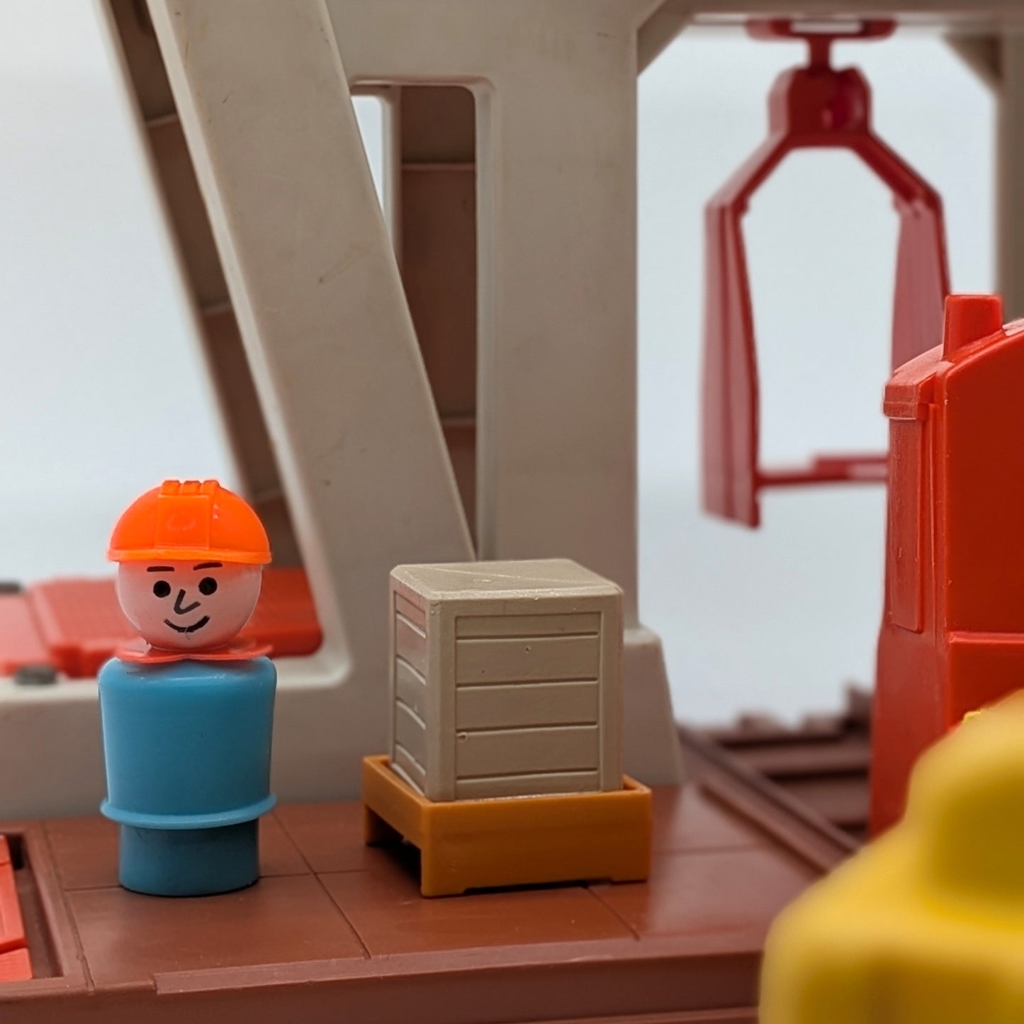 Lift & Load Railroad 943 Playset - Fisher Price Little People