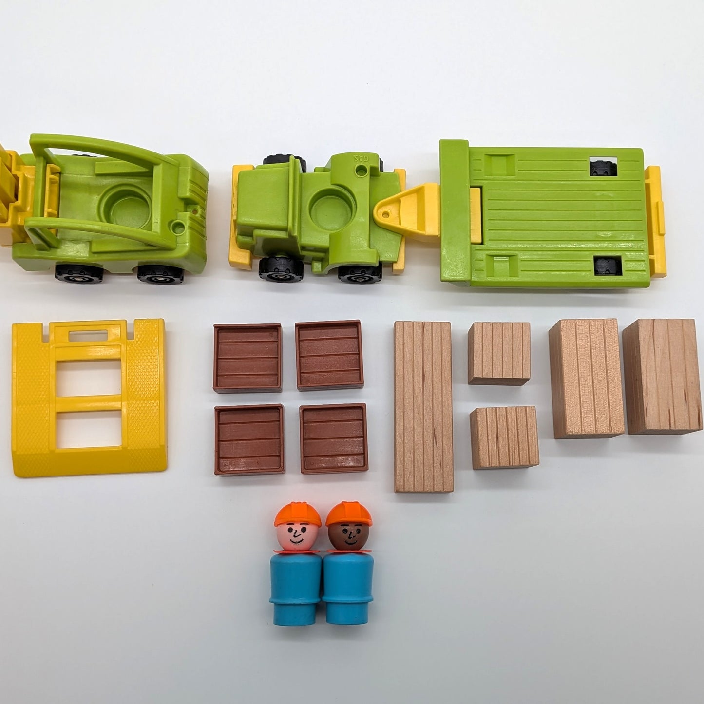 Lift & Load Lumber Yard #944 Playset - Fisher Price Little People