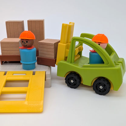 Lift & Load Lumber Yard #944 Playset - Fisher Price Little People