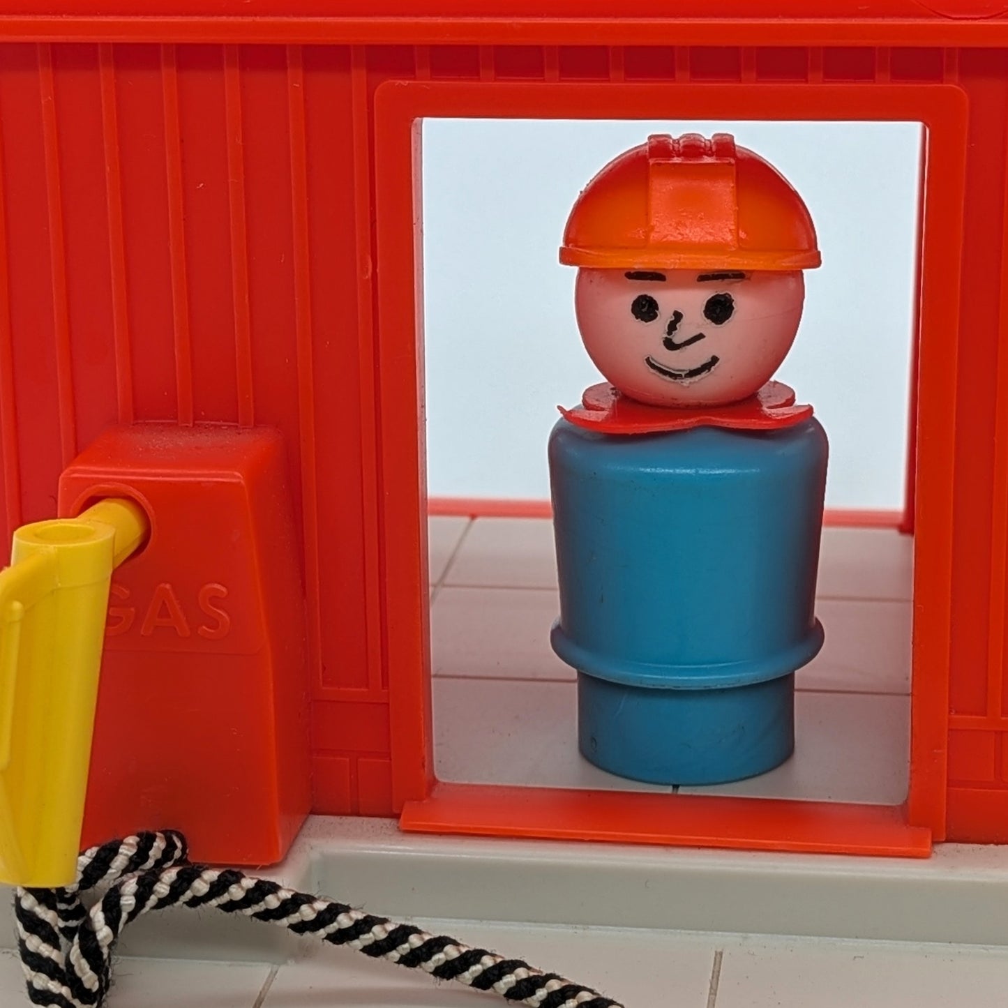 Lift & Load Lumber Yard #944 Playset - Fisher Price Little People