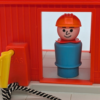 Lift & Load Lumber Yard #944 Playset - Fisher Price Little People
