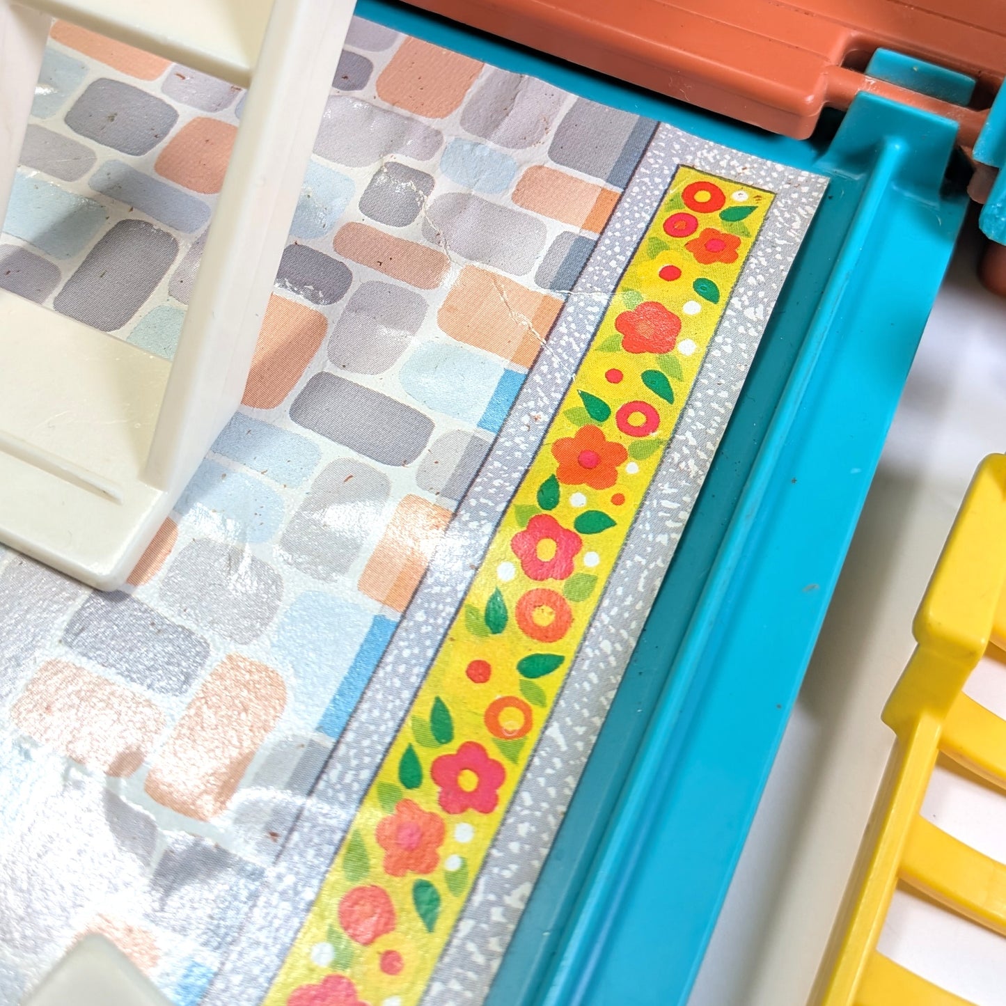 A Frame House 990 Playset - Fisher Price Little People