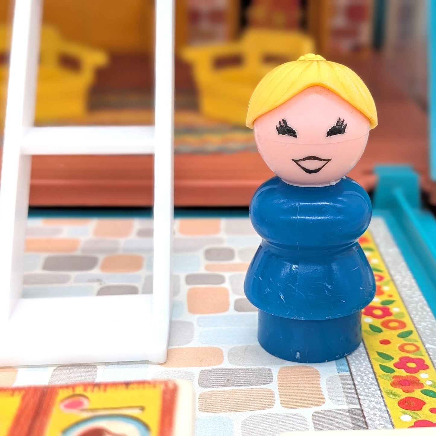 A Frame House 990 Playset - Fisher Price Little People