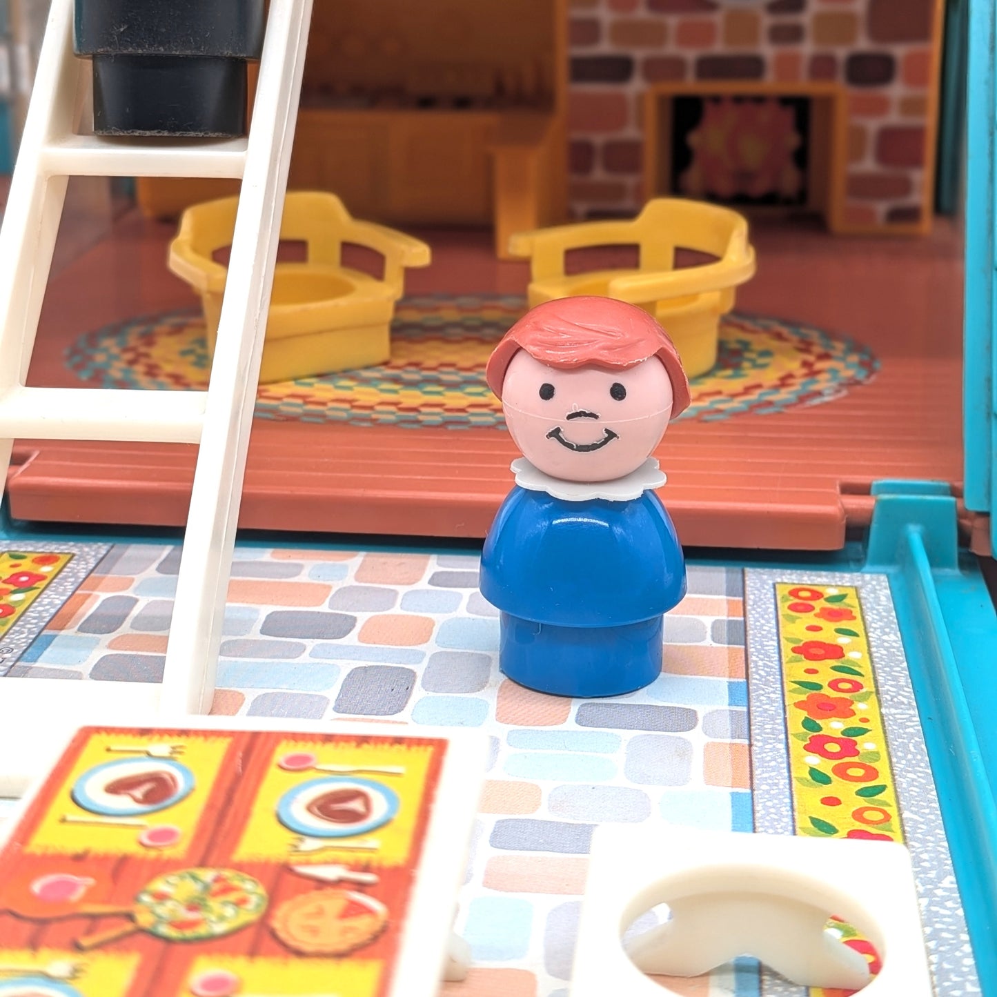 A Frame House 990 Playset - Fisher Price Little People
