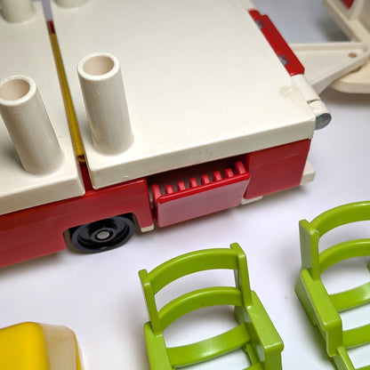 Car and Popup Camper 992 Playset - Fisher Price Little People