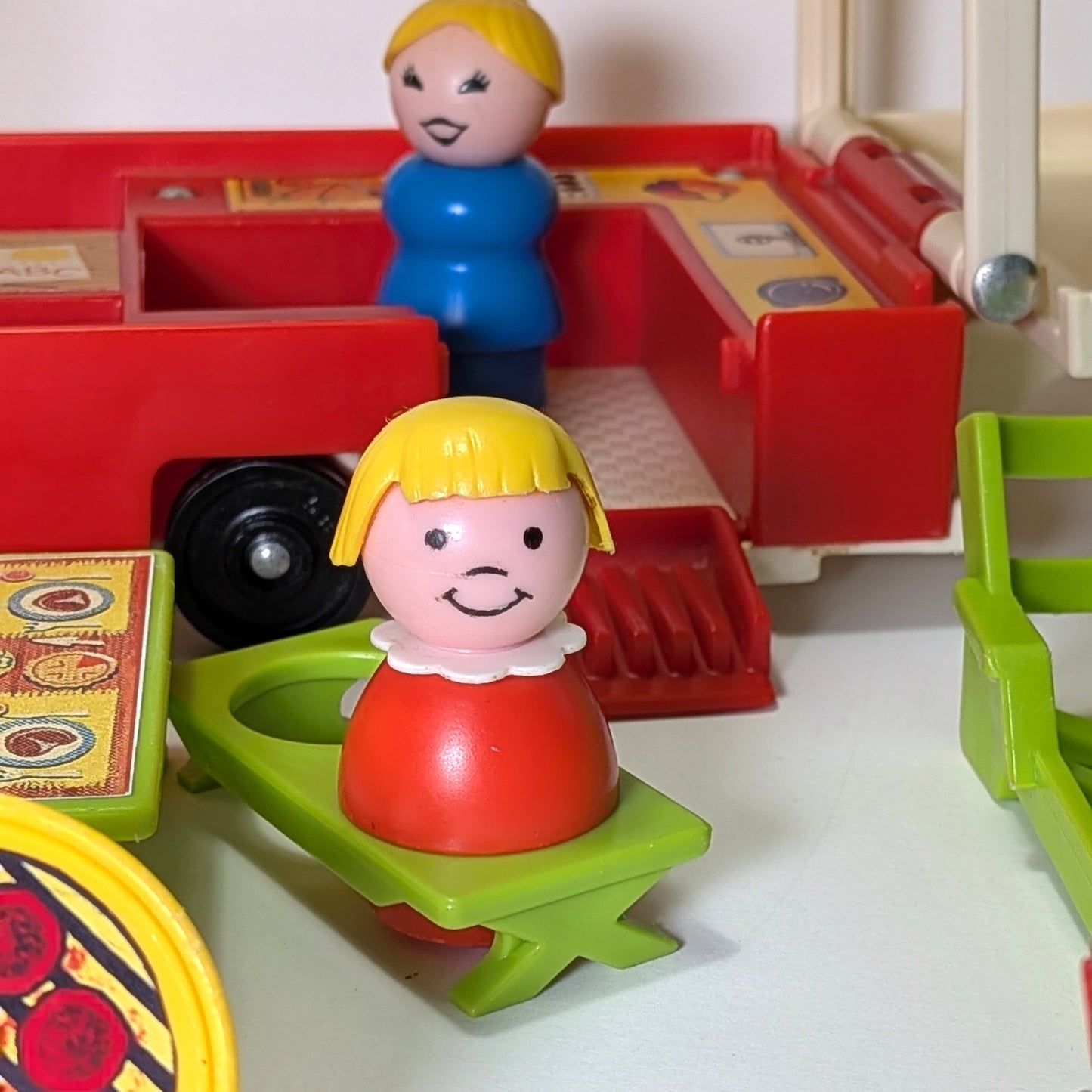 Car and Popup Camper 992 Playset - Fisher Price Little People