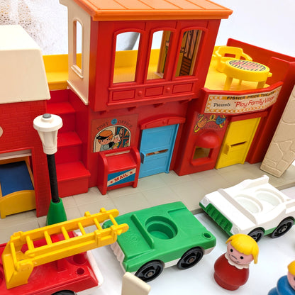 Village 997 Playset - Fisher Price Little People
