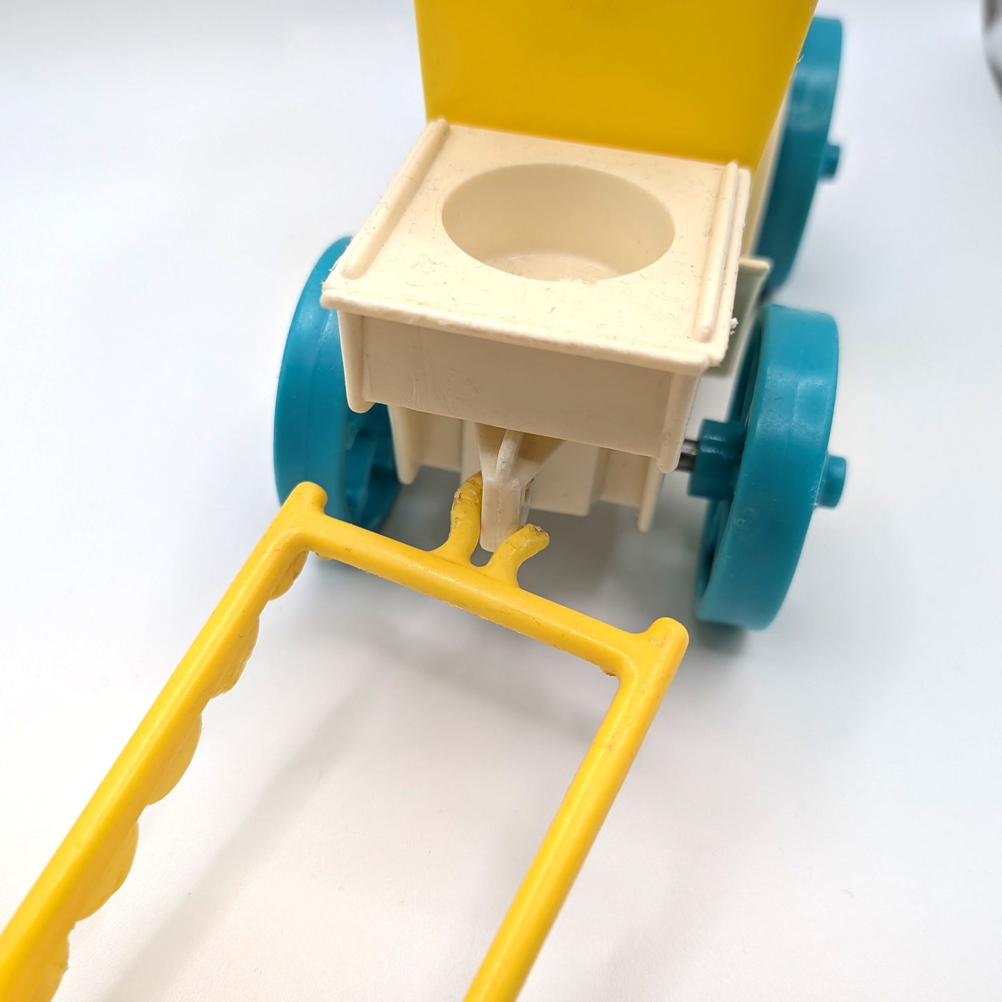 Royal Horse Harness Yellow (Damaged Hitch) - Fisher Price Little People