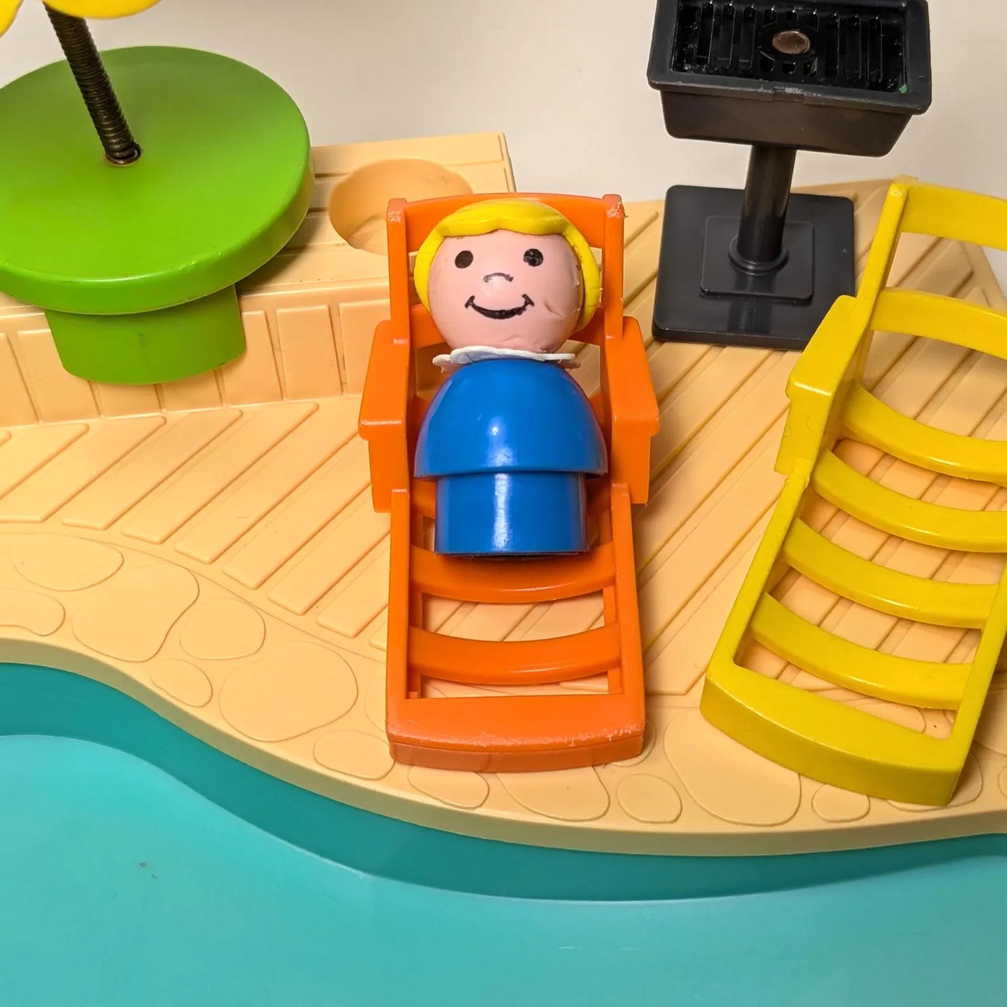 Swimming Pool 2526 Playset - Fisher Price Little People