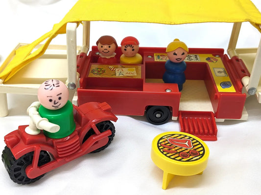 Car and Popup Camper 992 Playset - Fisher Price Little People