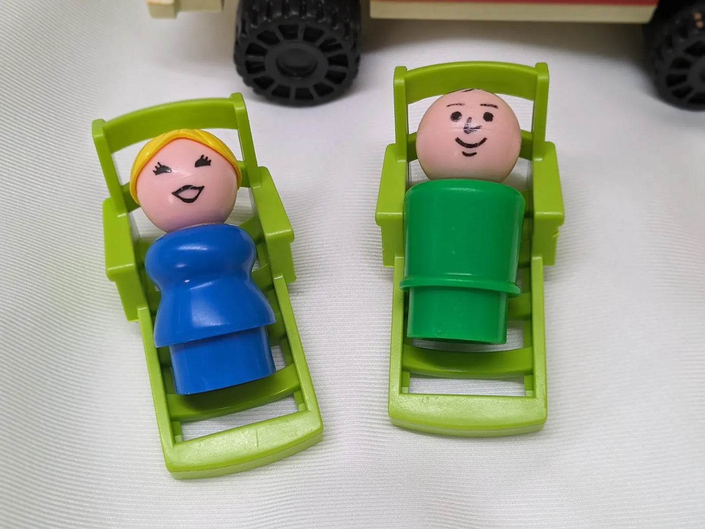 Car and Popup Camper 992 Playset - Fisher Price Little People